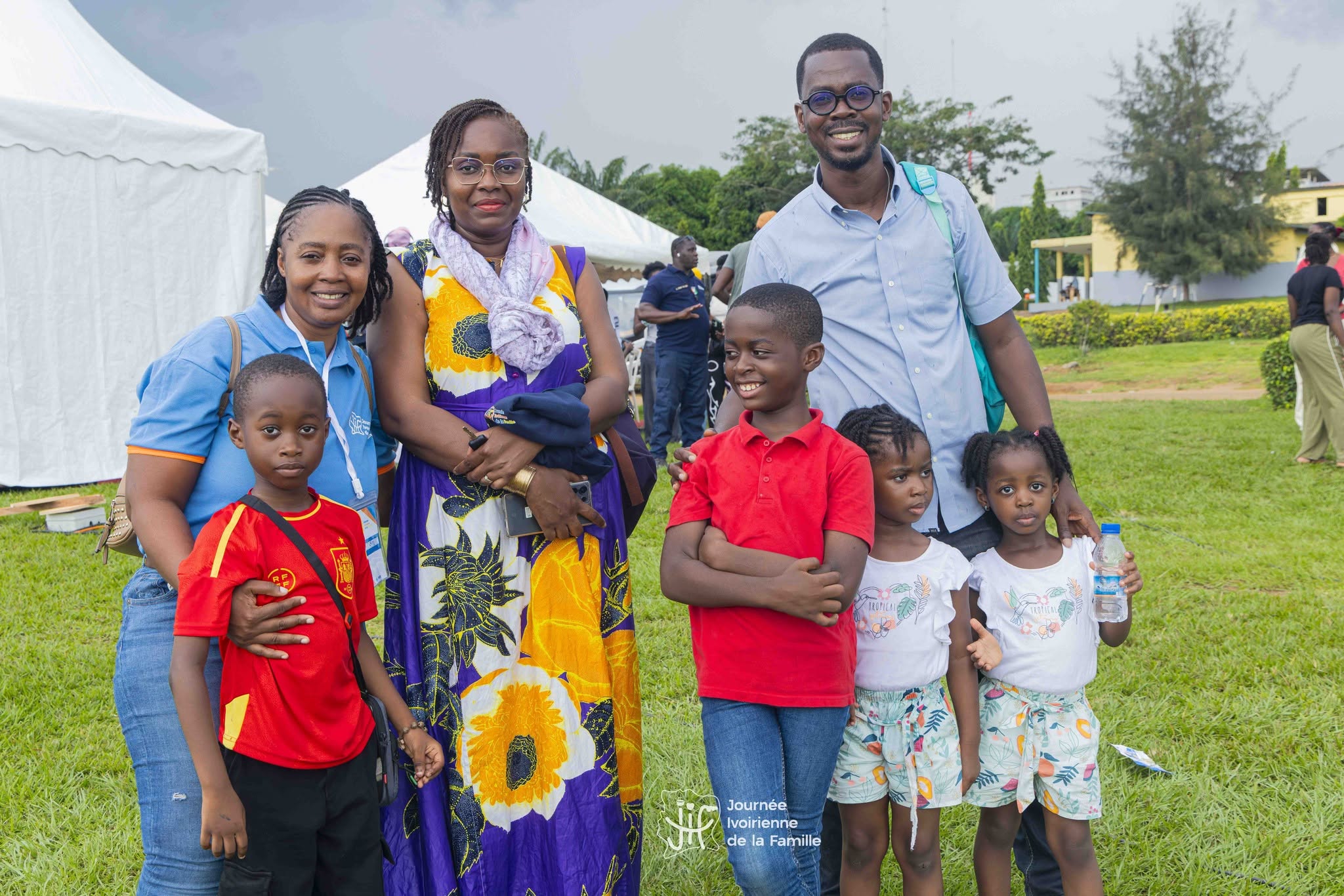 Une famille et ses enfants à la Journée Ivoirienne de la Famille